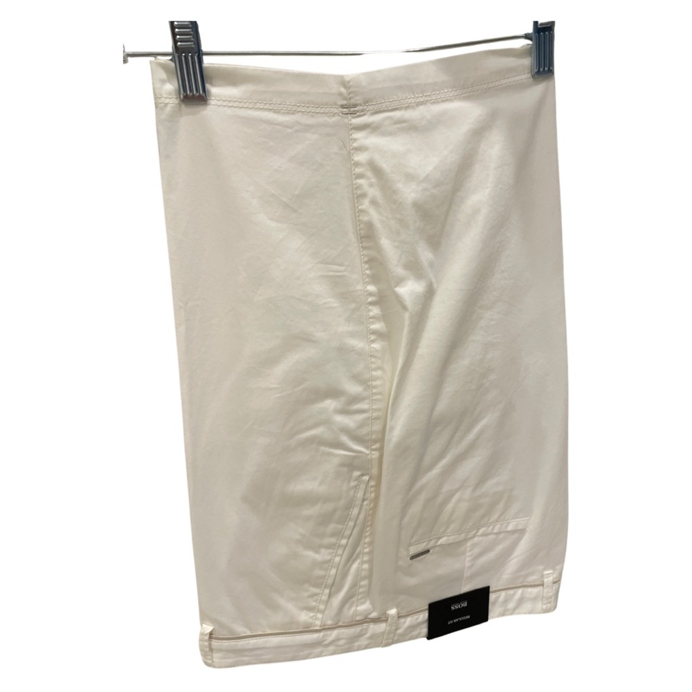 NWT - Mens Boss “Clyde” shorts in white